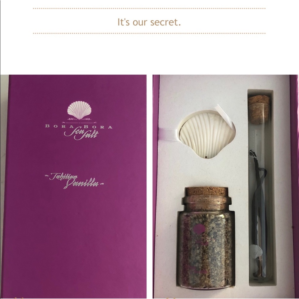 Bora Bora Sea Salt, 2 Tahitian Vanilla Pods, an Engraved mother-of-pearl Shell.